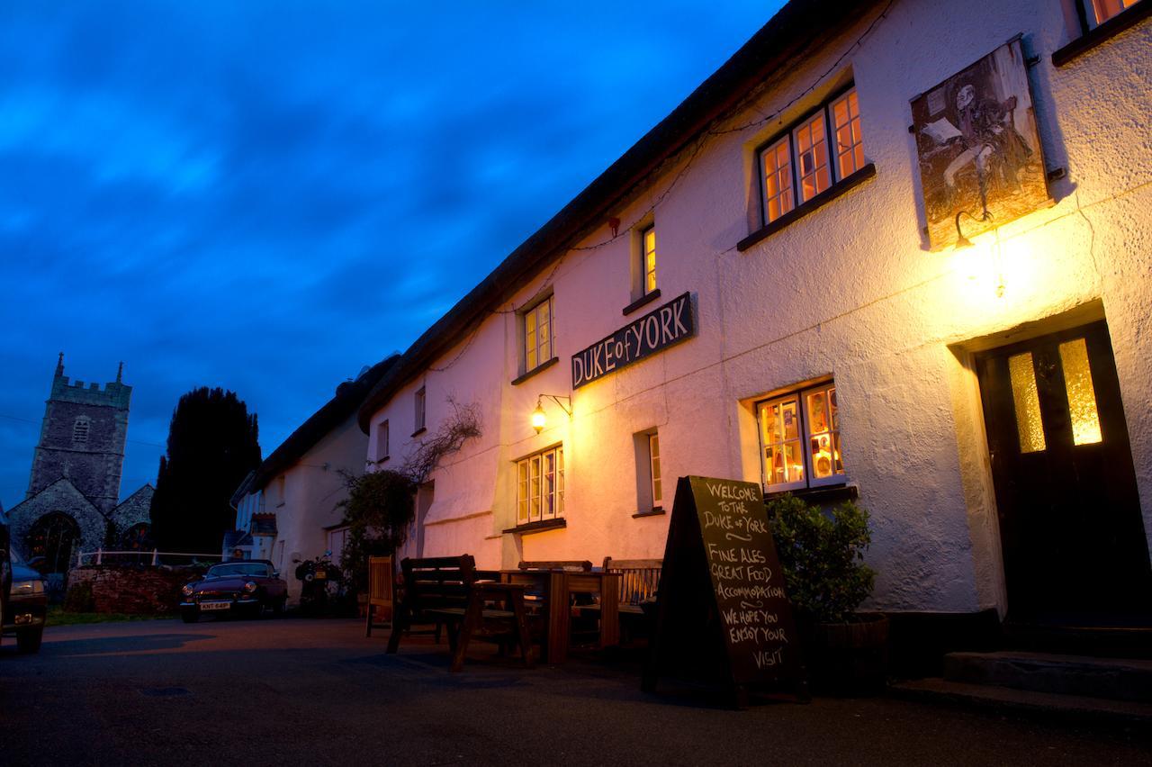 Duke Of York Hotell Dolton Eksteriør bilde